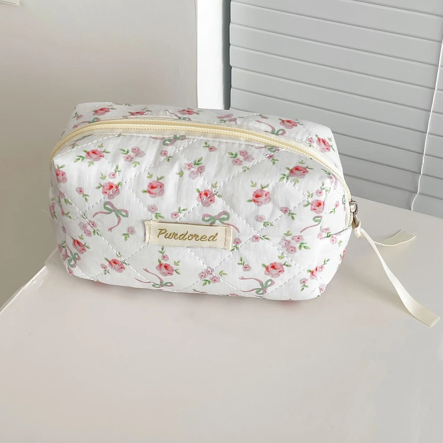 Storage Organizer Floral Puffy Quilted Makeup Bag Flower Printed Cosmetic Pouch Large Travel Cosmetic Bag Make up Aesthetic